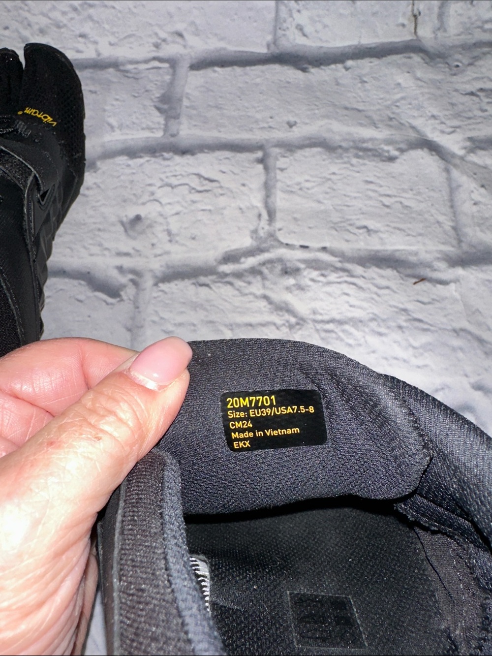 Vibram Fivefingers Black Five-Toe Athletic Shoes with Toggle Lacing Size 7.5-8 - Picture 3 of 6